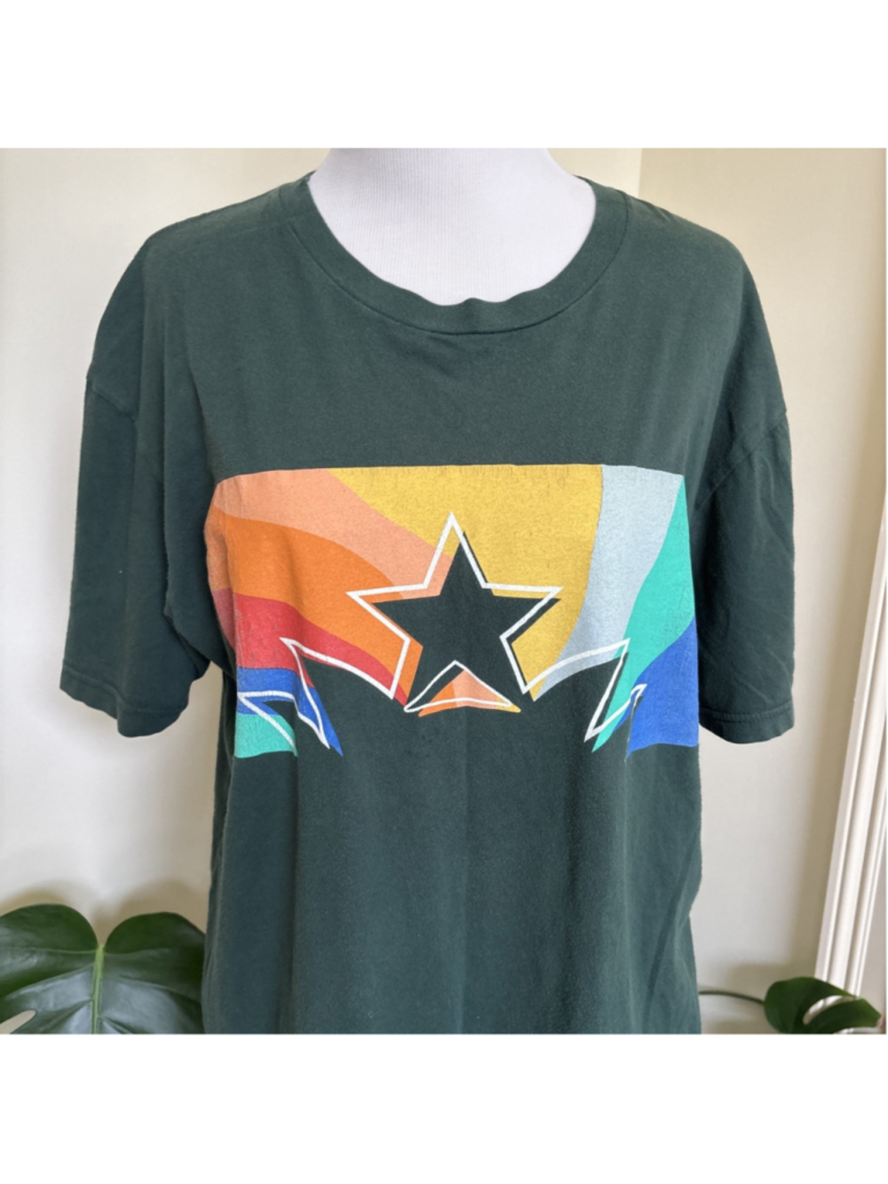 Starbucks Pride T-Shirt Unisex L/XL Green Rainbow Star Graphic Logo Excellent